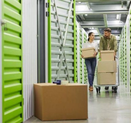 The Benefits of Using a Self-Storage Facility During a Move