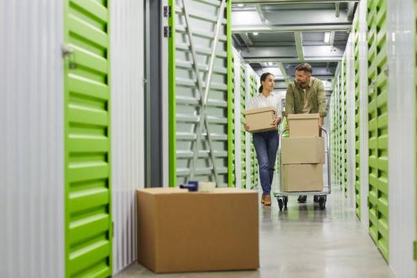 The Benefits of Using a Self-Storage Facility During a Move