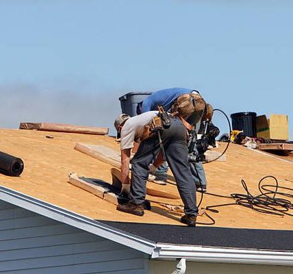 How Roof Installation Contractors Handle Unexpected Issues