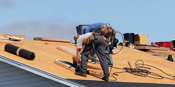 How Roof Installation Contractors Handle Unexpected Issues