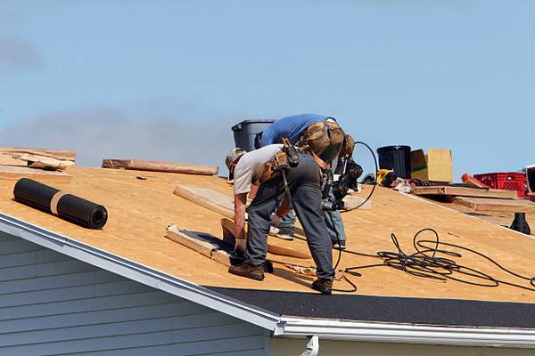 How Roof Installation Contractors Handle Unexpected Issues