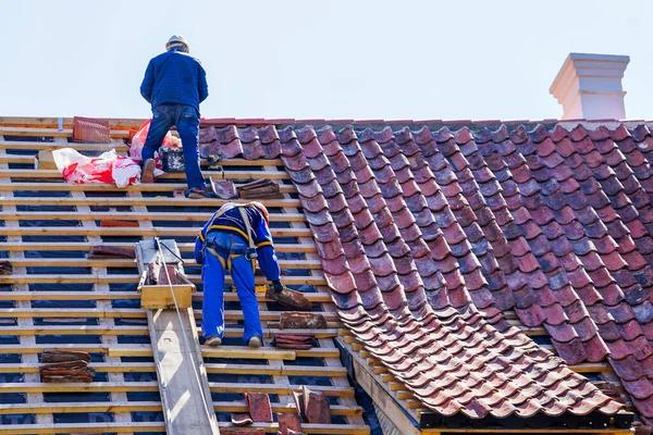 Step-by-Step Guide to Roof Replacement in Pearl