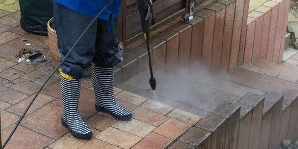 Eco-Friendly and Efficient Cleaning by Pure Mist Pressure Washing